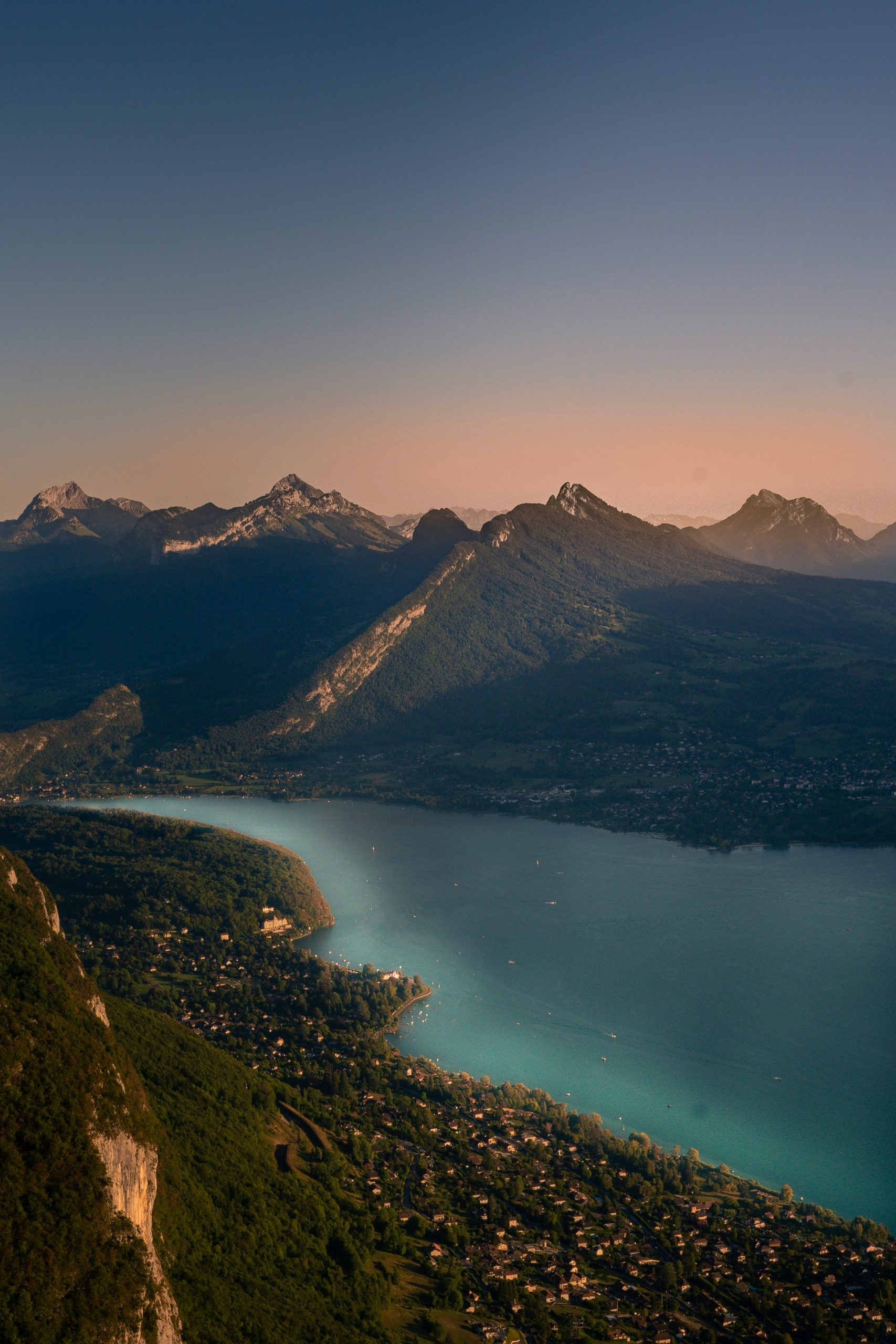 Acoustic musicians performing live beside Lake Annecy