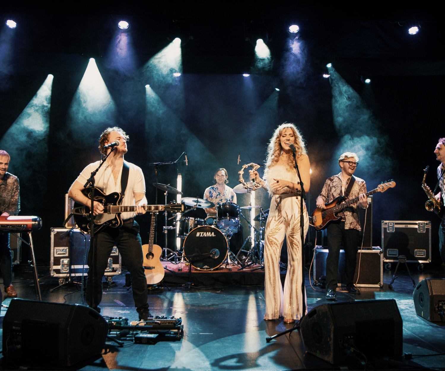 Magnolia giving a live performance in le praz and st martin de belleville