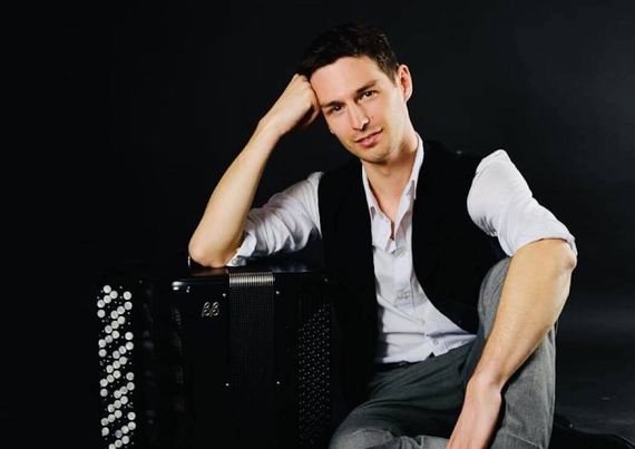 Discover Grégory Today with Après Ski Bands