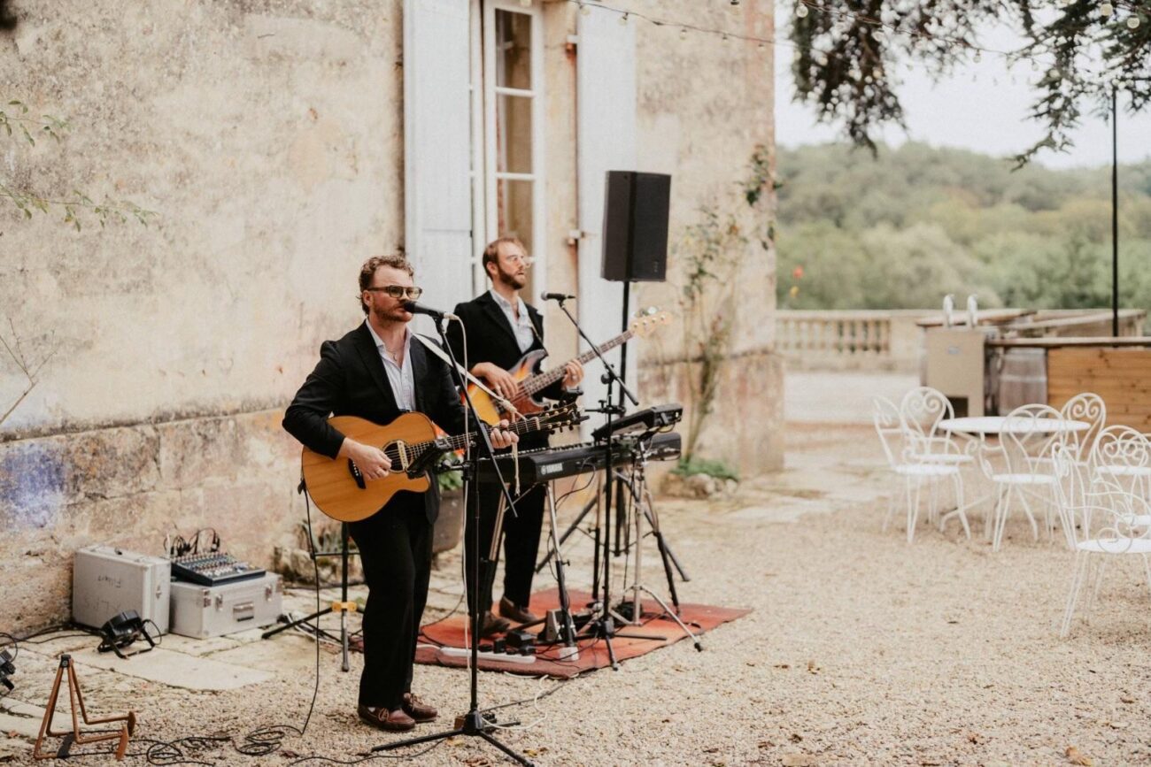 Chocolate performing live at luxury wedding reception in France