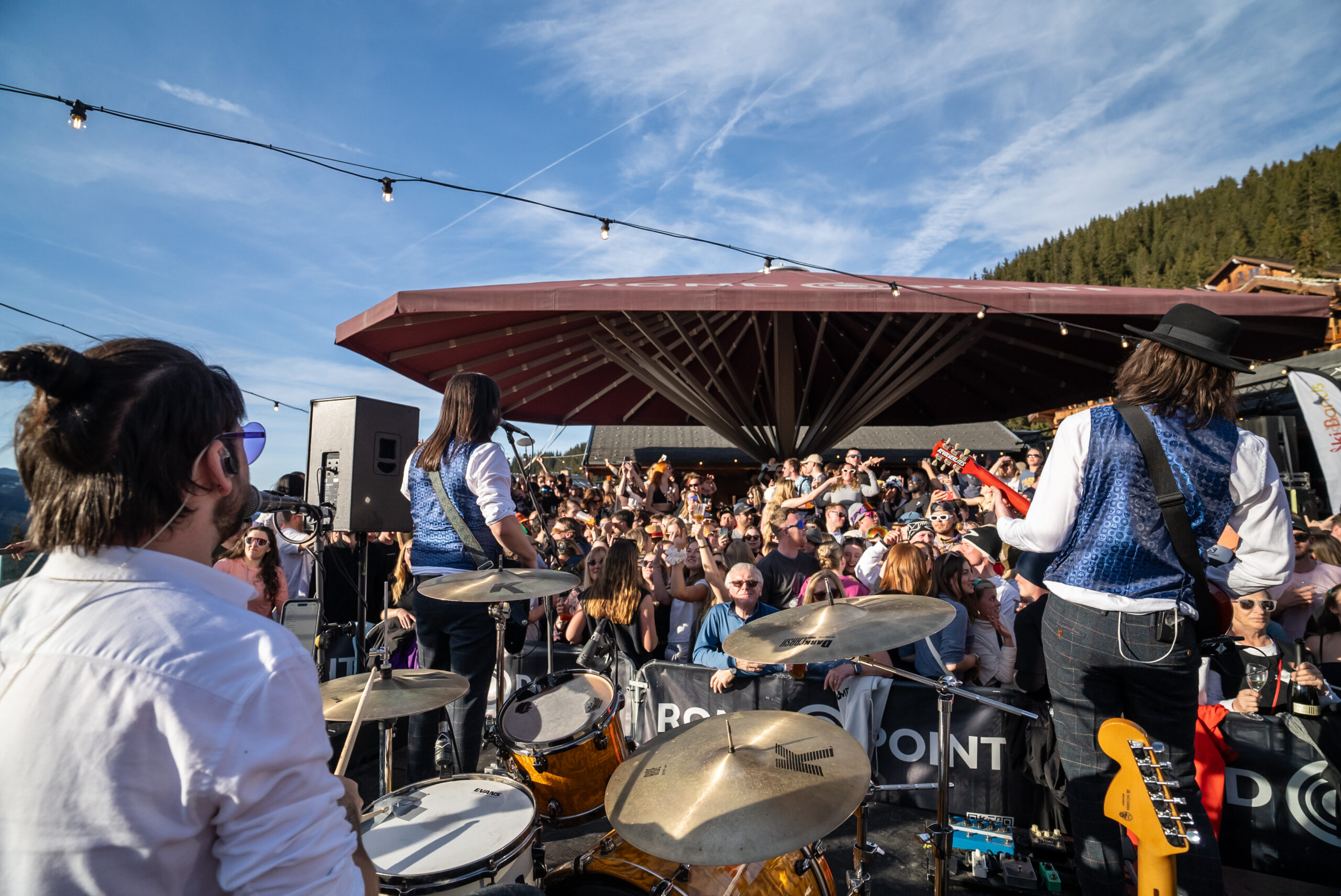 Live band performing après-ski in the French Alps