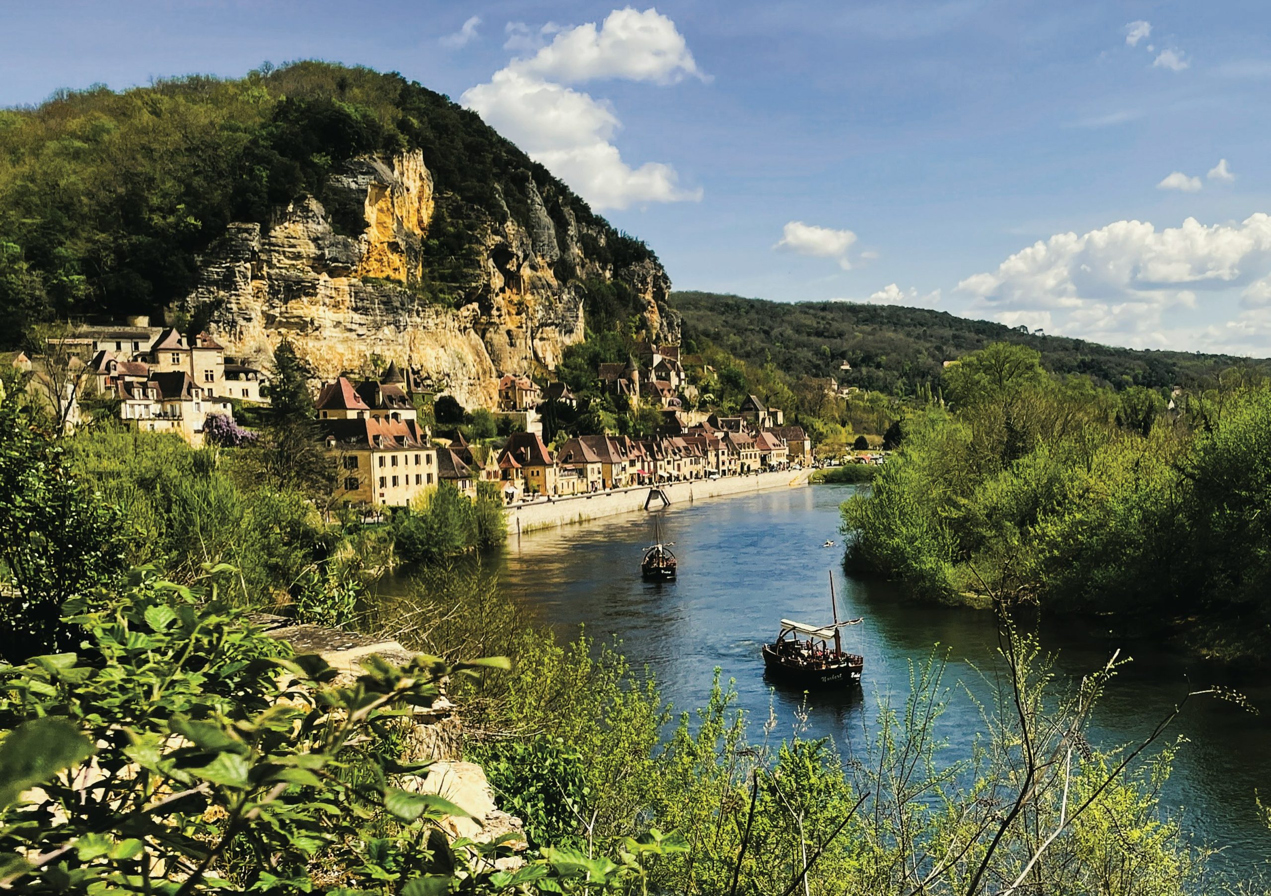 live music at outdoor château reception in Dordogne France