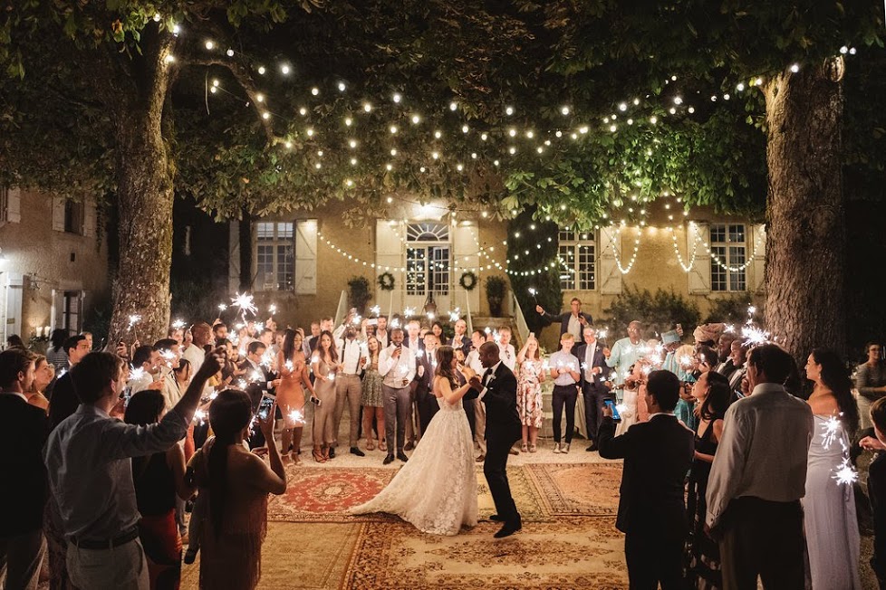 Château wedding venue in Dordogne with live music entertainment